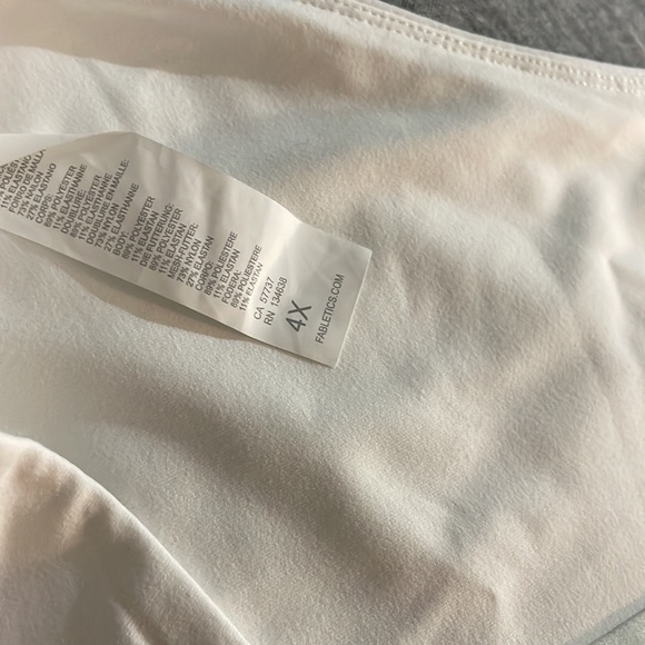 ✨White Fabletics Bra.✨ - Picture 4 of 4